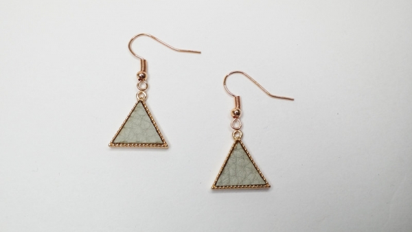 Dreieck Ohrringe hell goldfarben eckig beige